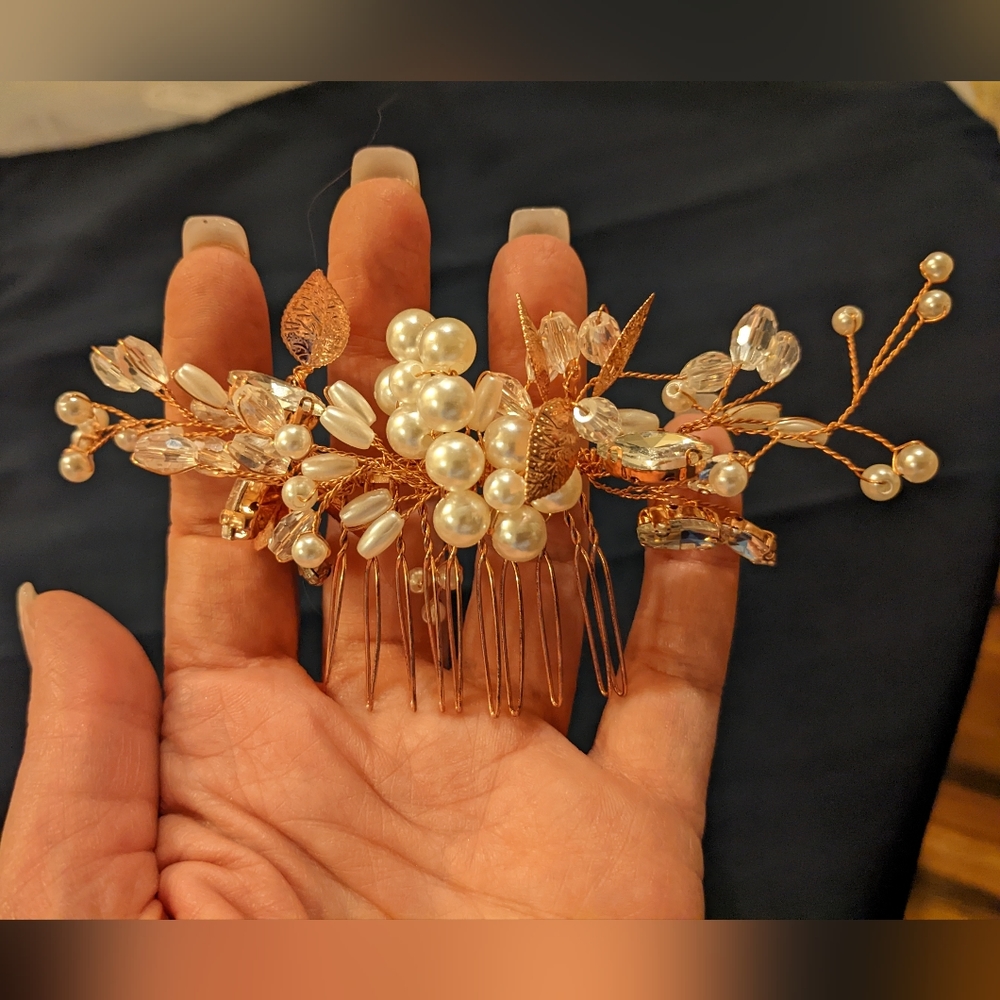 Wedding hair comb in rose gold